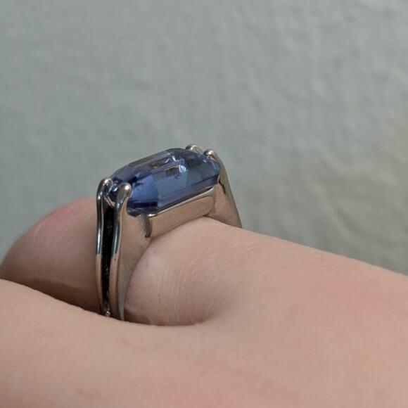 VTG 18 KGE Electroplate East to West Purple Glass Stone Solitaire Ring Size 7.75 - Picture 4 of 9